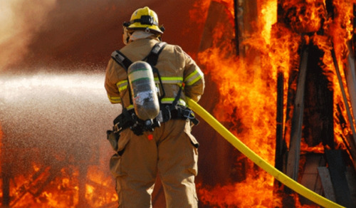 Зоорийн давхар шатаж байсныг унтрааж, утаажилтын бүсээс 19 иргэнийг гаргажээ